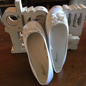 Michaeangelo White Satin Ballet Flats Size 13 NWOB